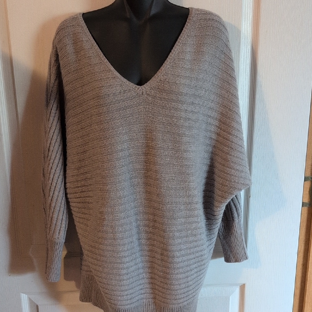 V-Neck Dolman SleeveTaupe-Gray Knit Sweater